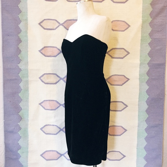 Vintage Velvet Strapless Bodycon Dress - Picture 2 of 8